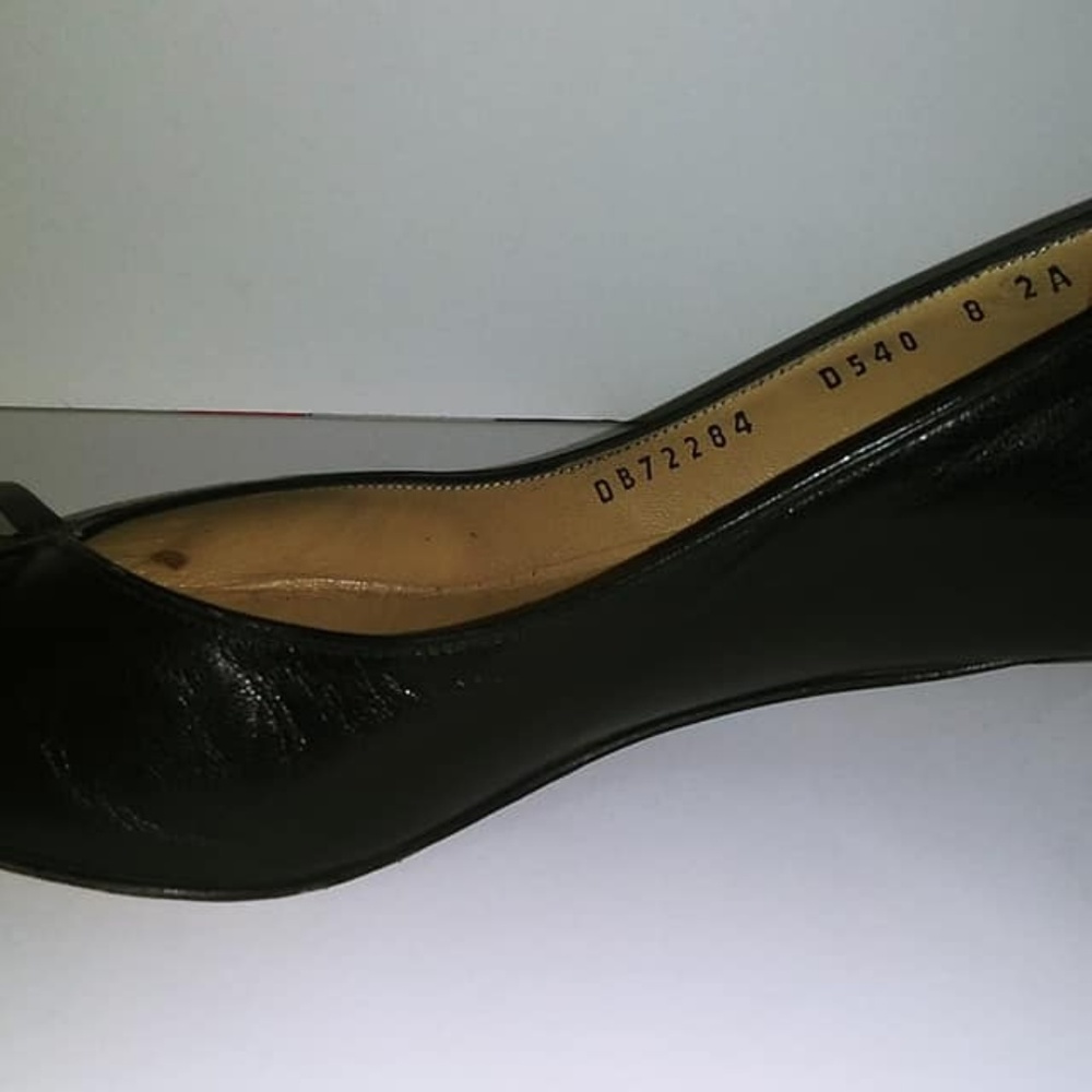 2 for $40 Ferragamo Black Leather Kitten Heels - Picture 3 of 7